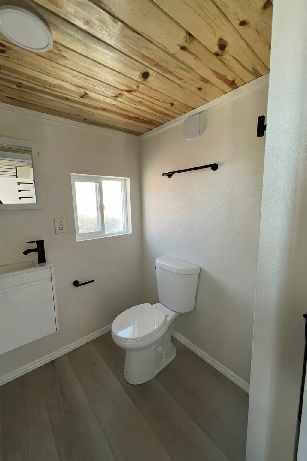 Copilot_20260420_131920 tiny home on wheels